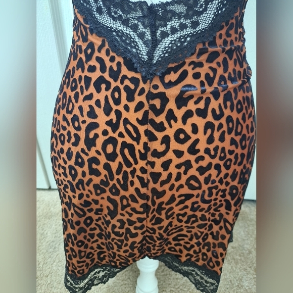 In Bloom Leopard Print In Crushed Velvet Sexy Nightie Size SP - Picture 6 of 15